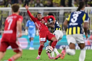 Fenerbahçe, Antalyaspor'u iki golle geçti