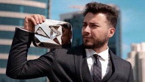 080016721-enes-batur-tarikat-iddiasi-4