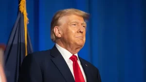 SR_23.07.20_PoliticalLeadersFavorability_feature-jpg