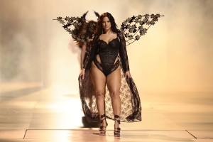 ashley-graham-walks-the-runway-for-the-victorias-secret-fashion-show-2024-on-october-15-2024-in-new-york-city