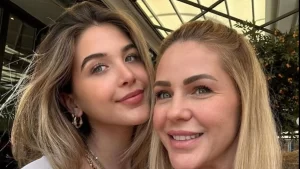 emre-kinay-ve-emine-unun-kizi-duru-kinayin-sevgilisi-unlu-cikti-futbolcu-emirhan-caliskan-ile-karesine-yorum-yagdi-17310464548100