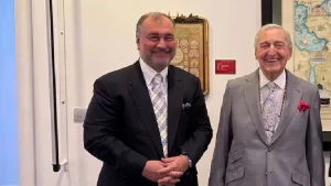 rahmi-koc-bile-murat-ulkere-ne-iyi-yaptin-isleri-yurt-disina-tasimissin-demis-txzf