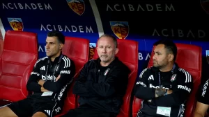 sok-gelismeye-bak-besiktas-kara-kara-dusunuyor-6-milyon-euro-buhar-oldu-9a8511