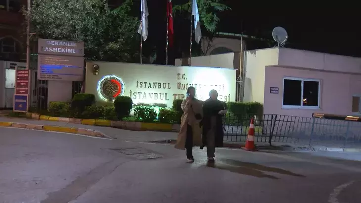 691e0daed24a59675f7dc5c6 - Fatih’te Hollanda’dan Gelen İki Kız Kardeş Gıda Zehirlenmesi Şüphesiyle Hastaneye Kaldırıldı