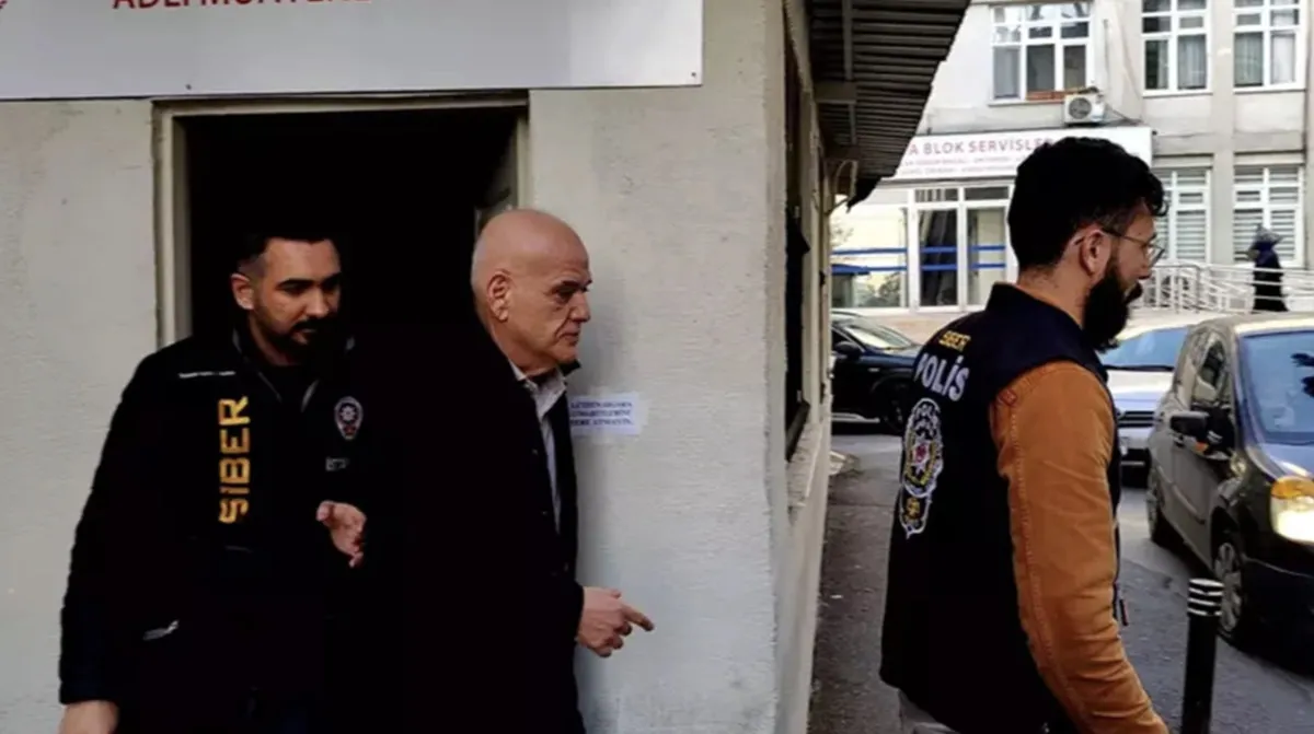 Ahmet Çakar Yeniden Hastaneye Kaldırıldı: Kalp Krizi Şüphesiyle Sağlık Durumu Tekrar Ciddi, Adliye Planları Askıda Kaldı 1 - Ahmet Çakar Yeniden Hastaneye Kaldırıldı: Kalp Krizi Şüphesiyle Sağlık Durumu Tekrar Ciddi, Adliye Planları Askıda Kaldı